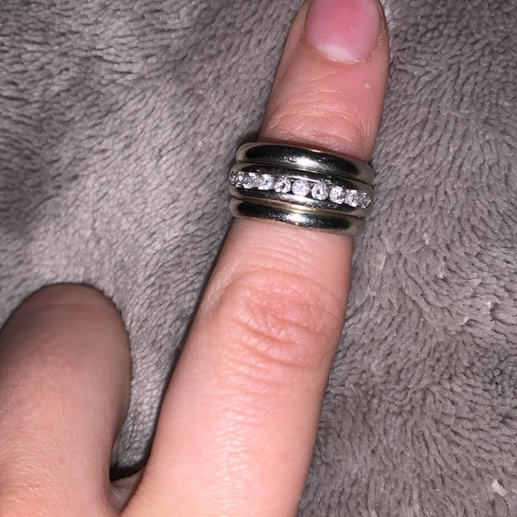 Gorgeous 0.50 carat diamond band in 14k & 10k white gold - Picture 3 of 9